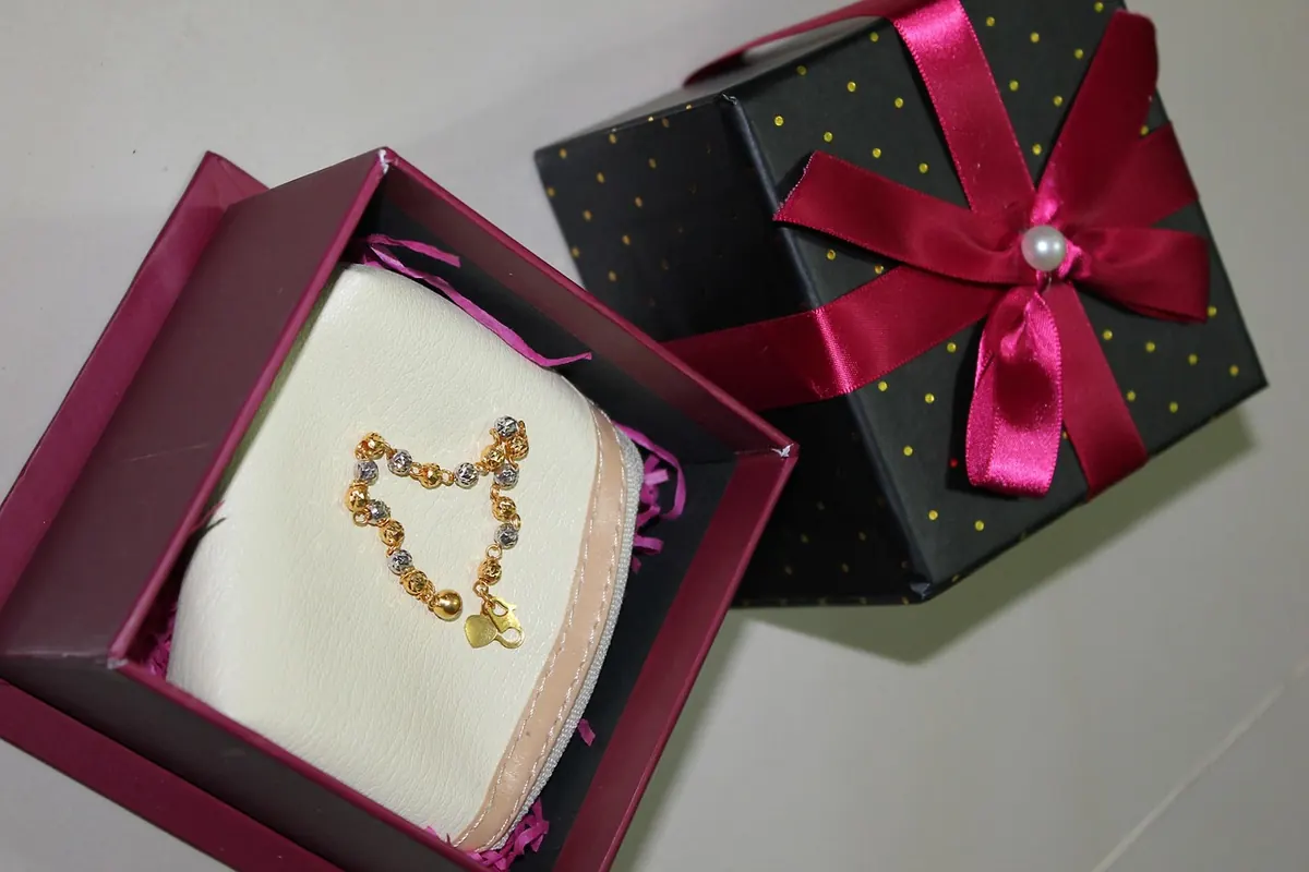 Gemstone Gift Buying Guide: Choosing a Birthstone or Anniversary Stone
