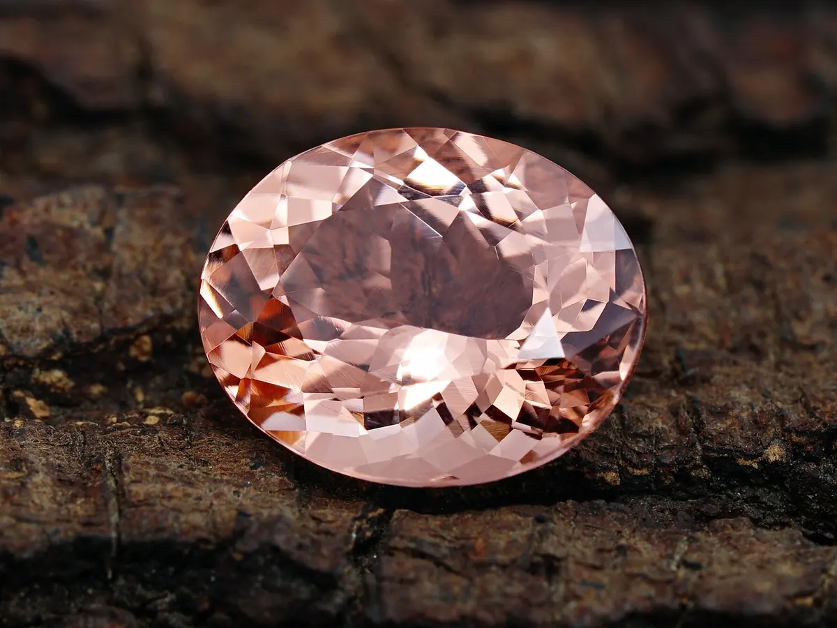 Raw vs Cut Gemstones: Which Should You Collect?